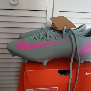 Nike Vapor Zoom 16 Academy Soccer Cleats